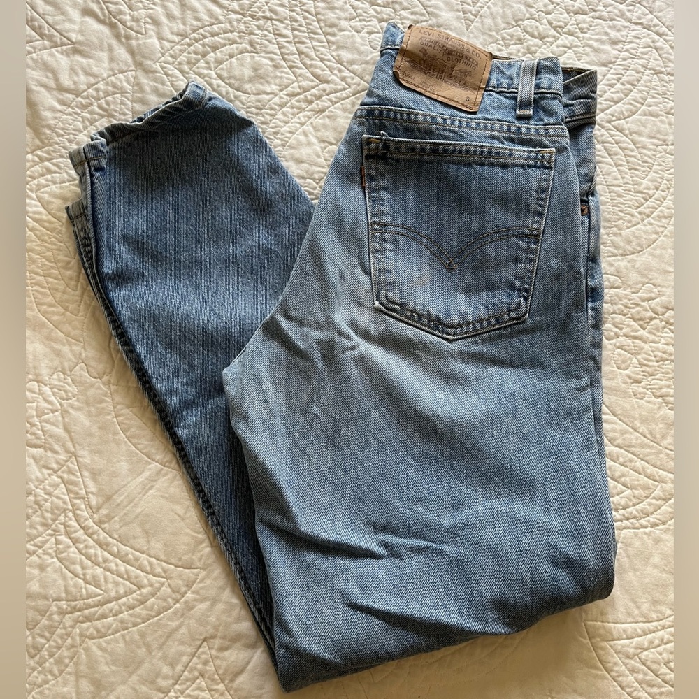 20% OFF 2+ BUNDLES! Levi’s Juniors Loose Fit  Straight Leg Jeans. Blue. Size 9.